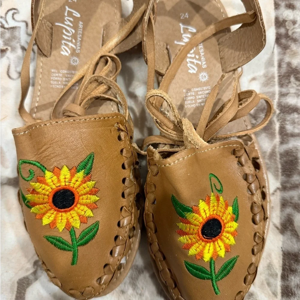 Artesanias Lupita Mexico Colorful Huarache leather sunflower Sandals